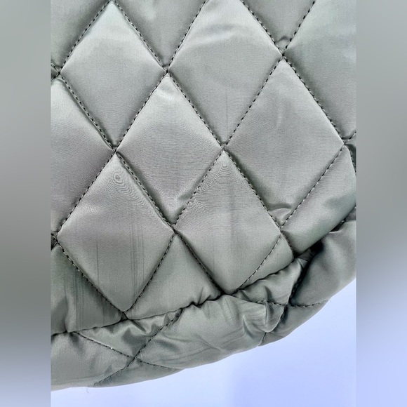 Vera Bradley Sage Green ultralight shoulder bag NWT w/ Minor Flaws Hobo Bag - Picture 9 of 10